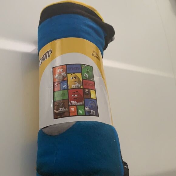 🎉Final sale🎉M&M’s Fleece blanket - Picture 4 of 7